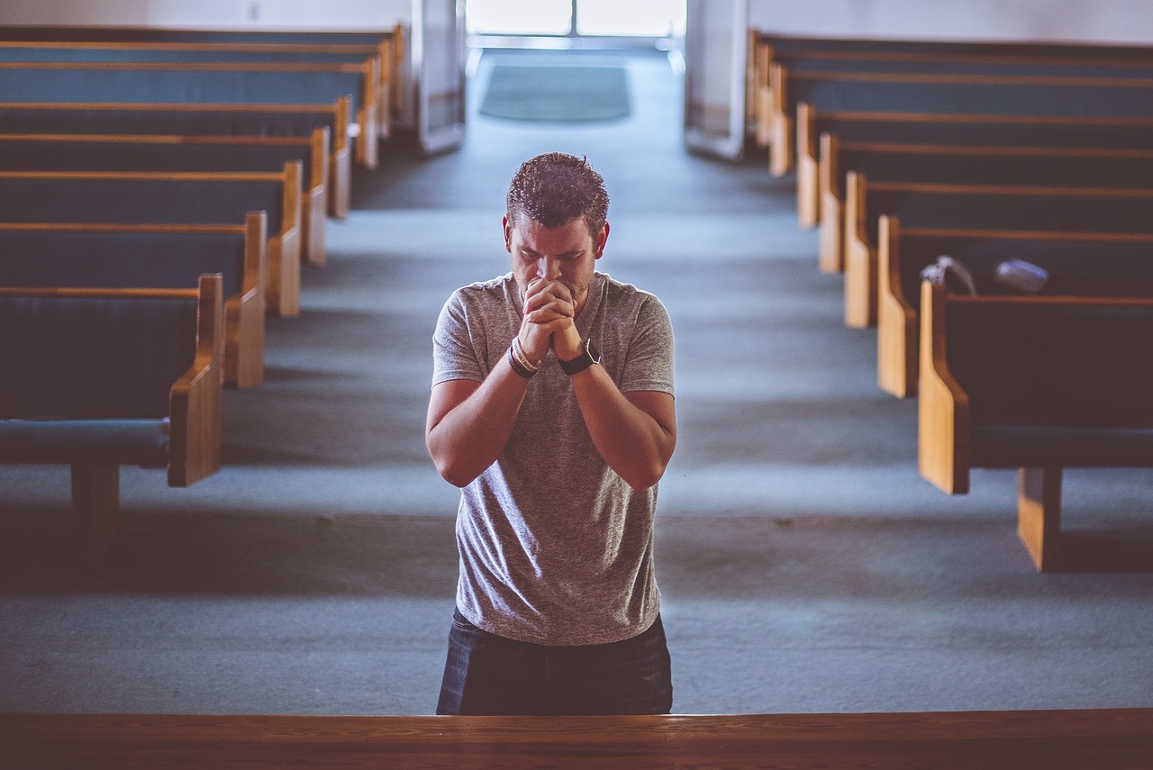 man praying church prayer pews 2179326